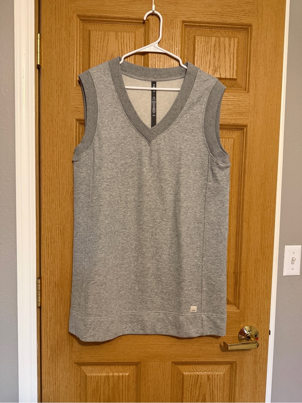 Vuori Women's Gray Sleeveless V-Neck Knit dress/top